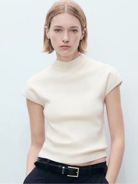 SHORT-SLEEVED FINE-KNIT SWEATER